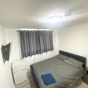 The Heathrow London Uk Lodge